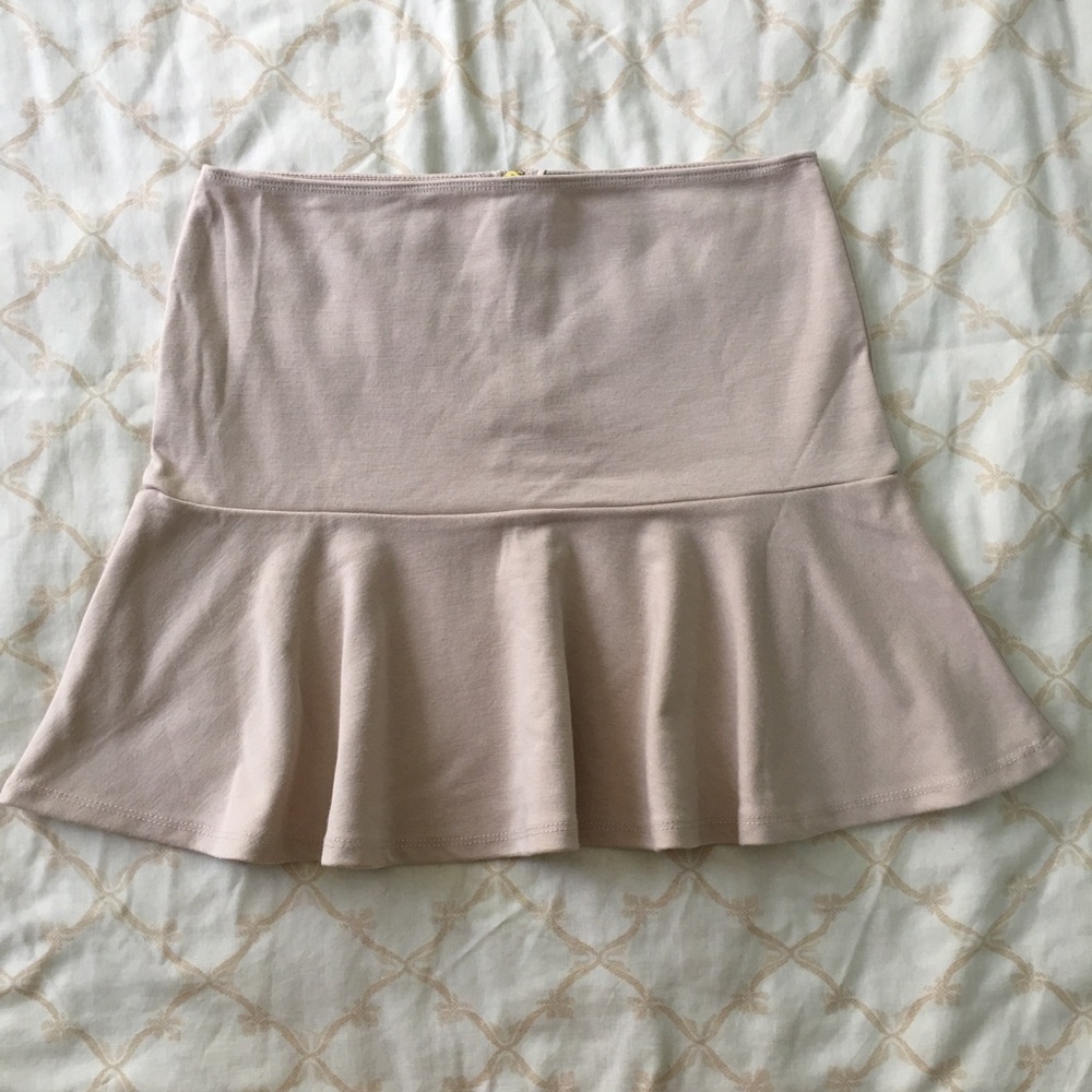 Heart 🖤🤍 Hips Biege mini skirt